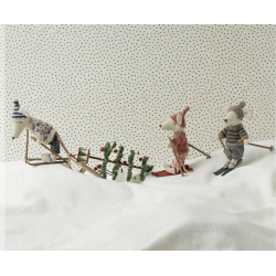 Maileg Vintermus m. Ski - Far